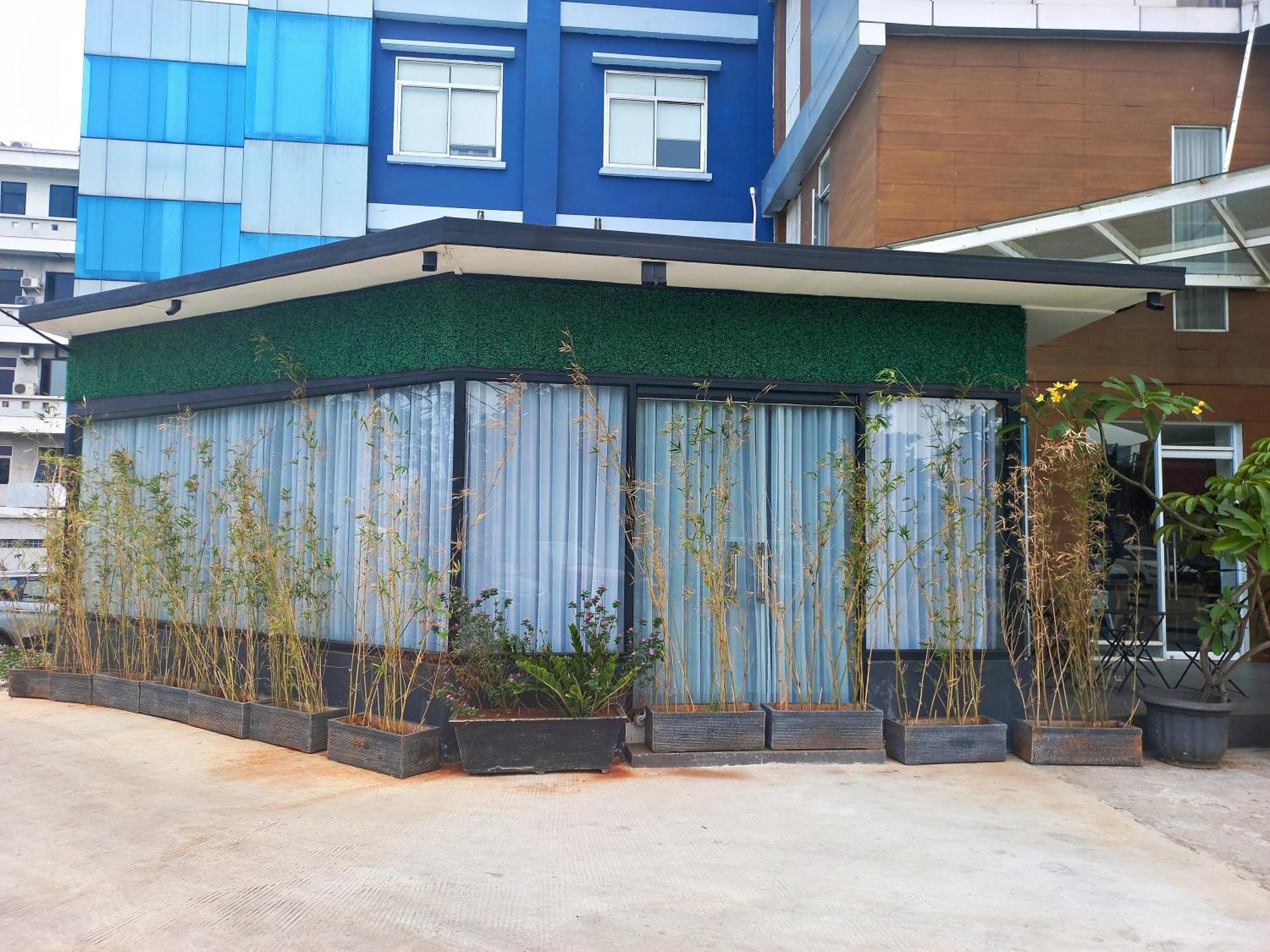 Hotel 88 Kedoya Jakarta Exterior photo