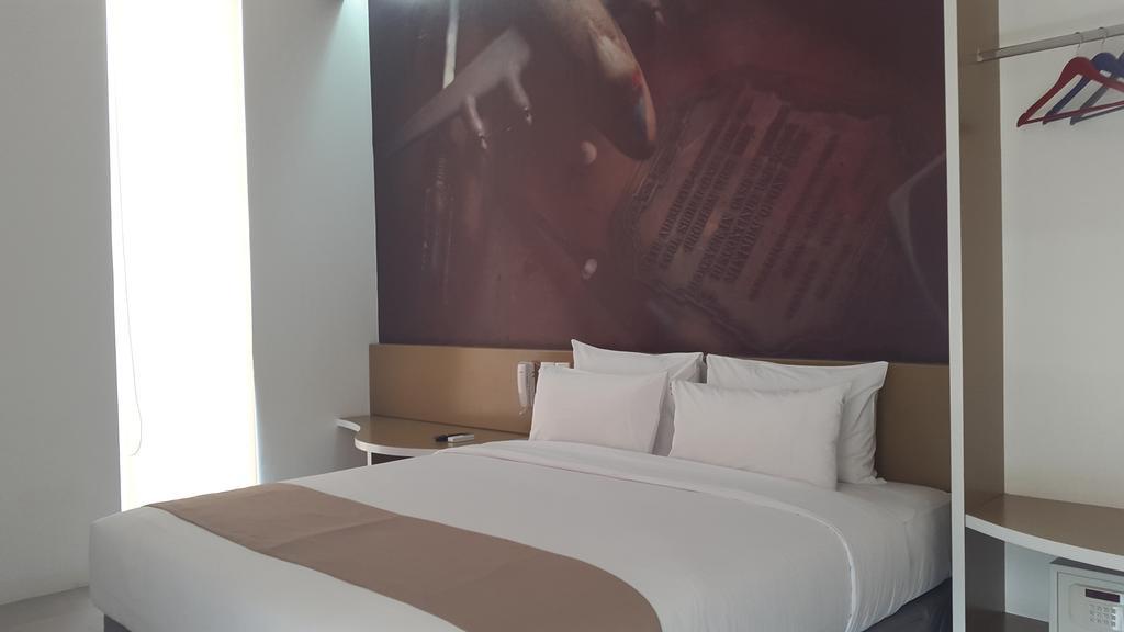 Hotel 88 Kedoya Jakarta Room photo