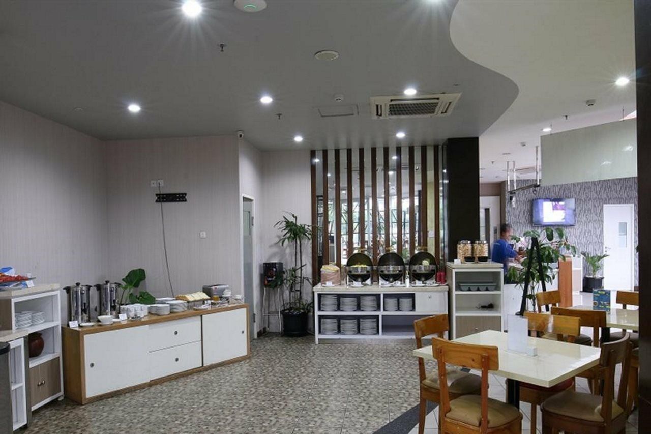 Hotel 88 Kedoya Jakarta Exterior photo